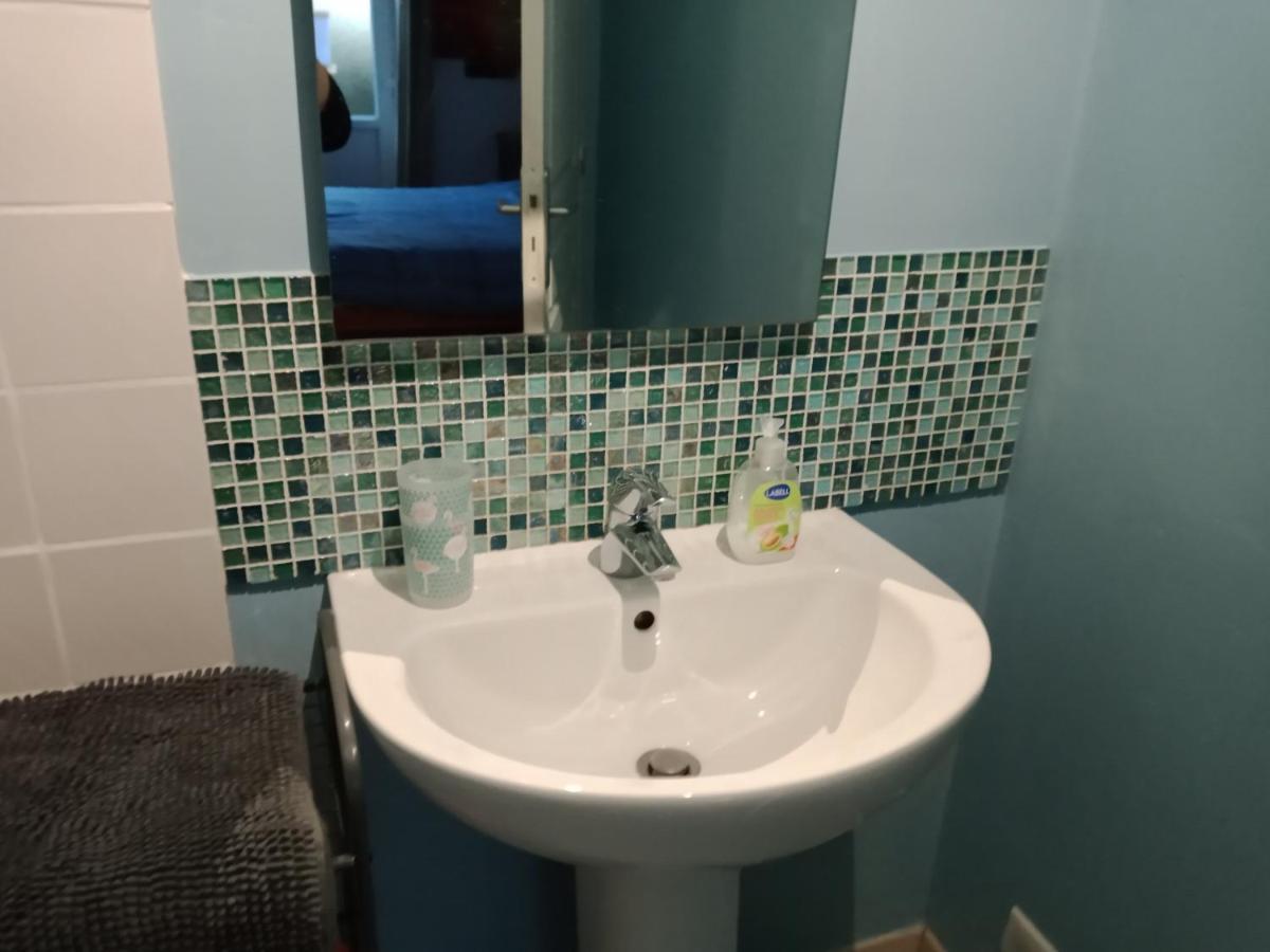 895 Alexis Jaubert Apartment Saint-Pantaleon-de-Larche Luaran gambar